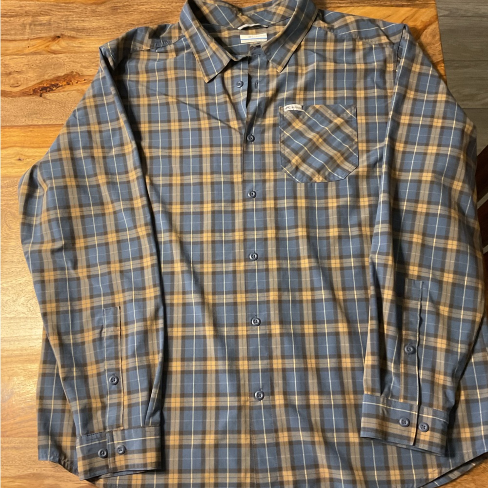 Men’s Columbia button front long sleeve shirt. Blue/tan plaid. Size XXL